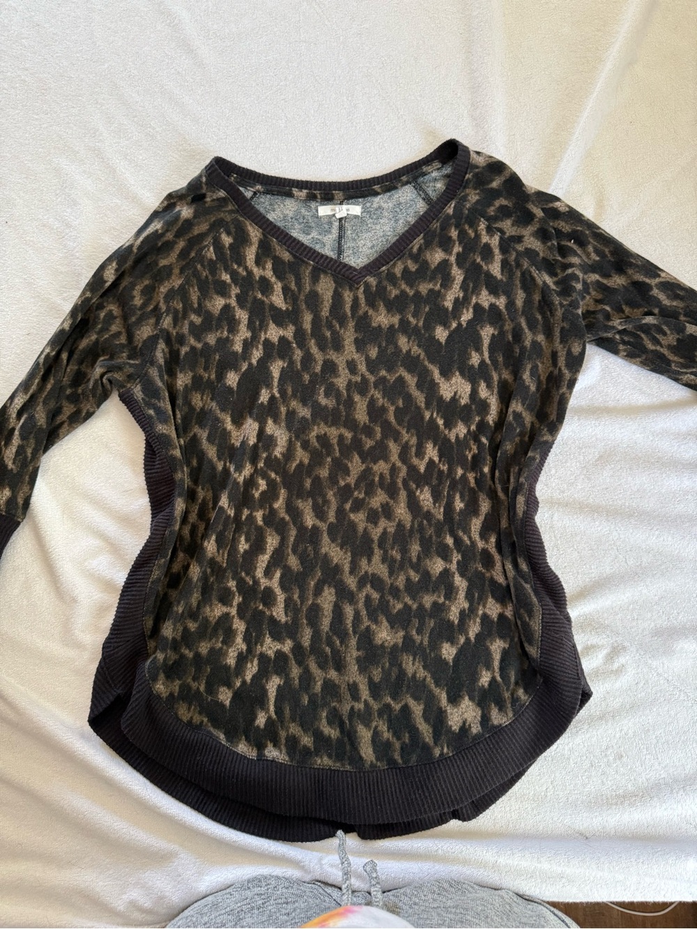 Leopard V-Neck Sweater quarter sleeve